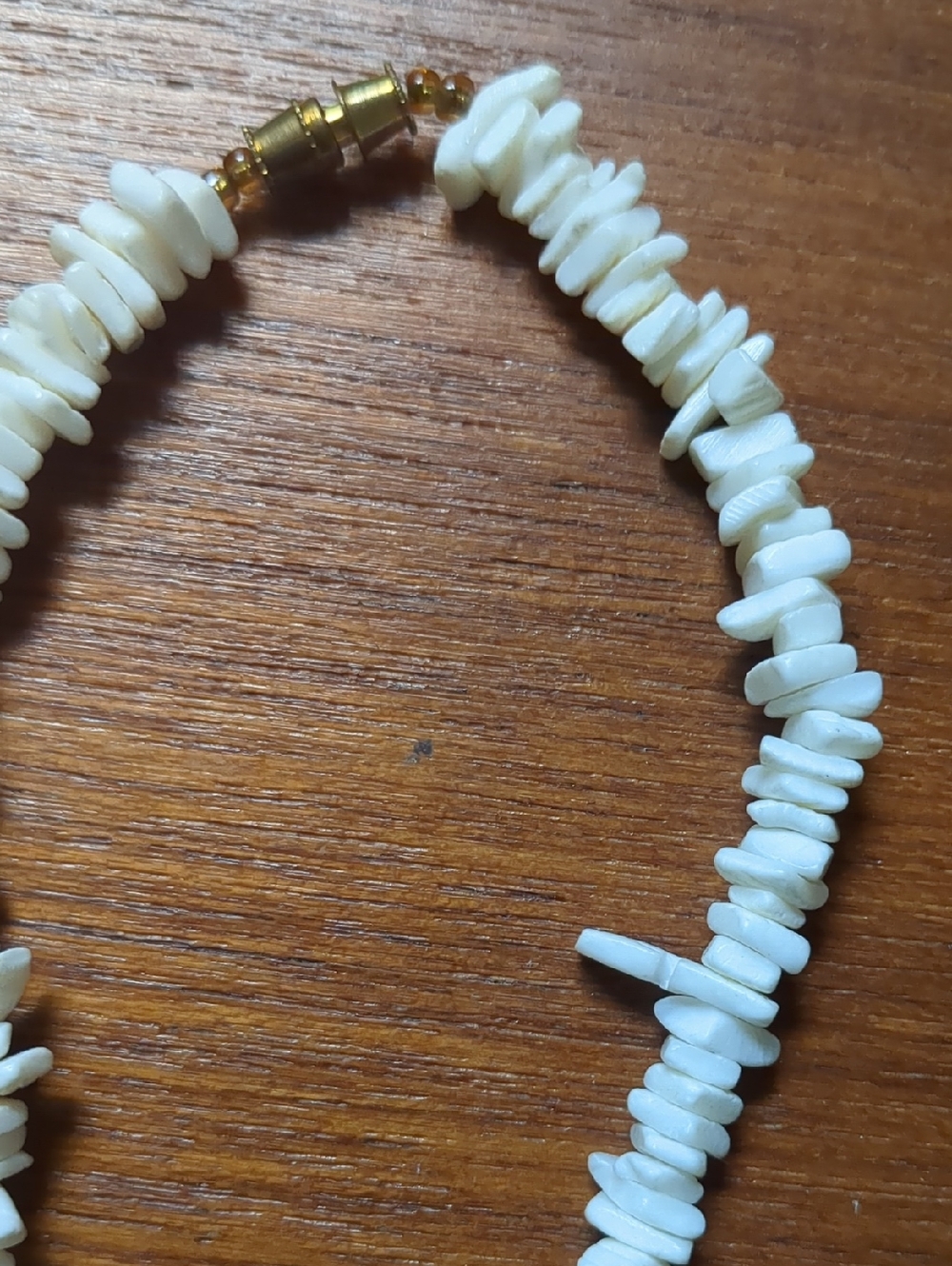 White Shell Necklace - Picture 2 of 2